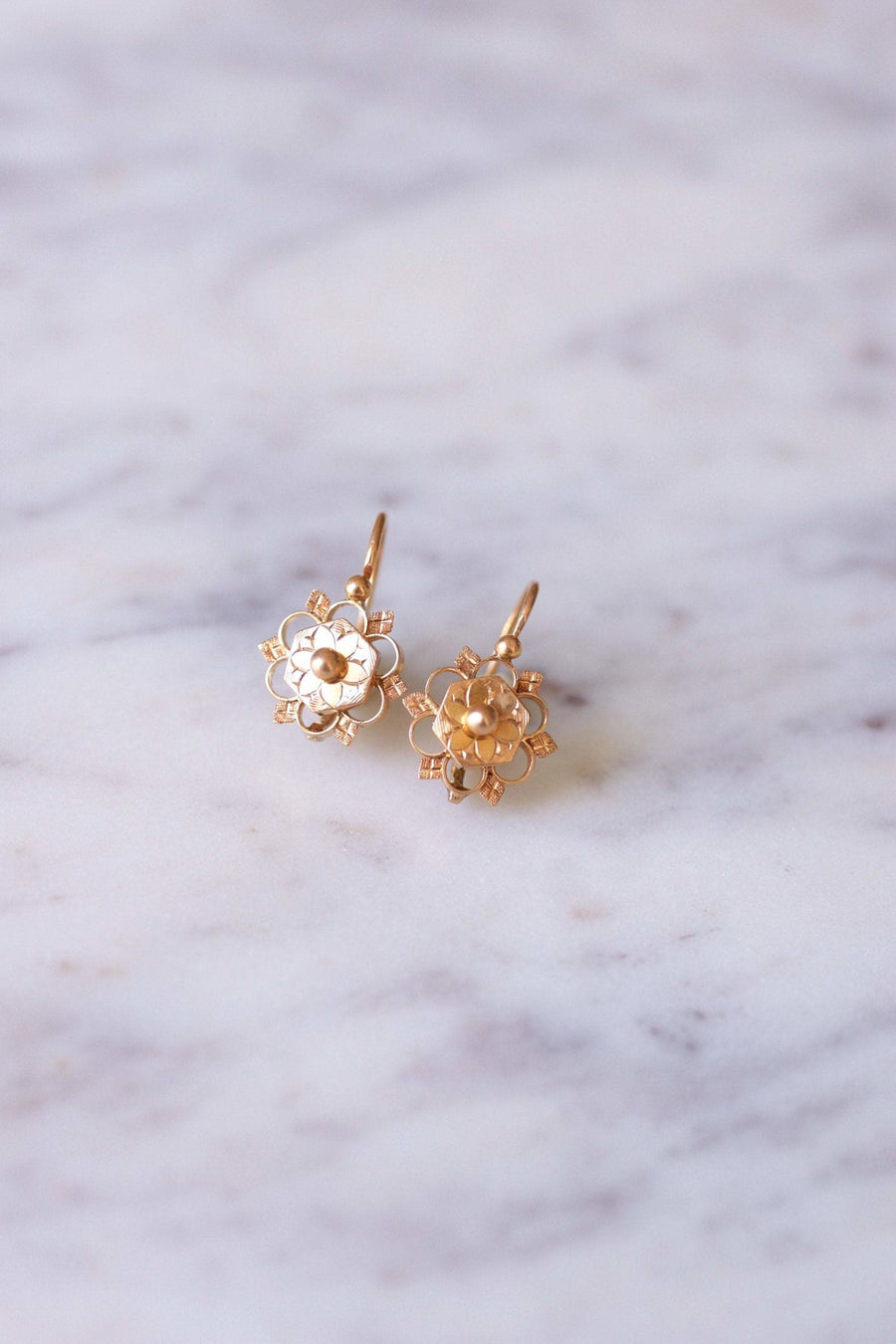 Antique pink gold sleeper flower earrings - Galerie Pénélope