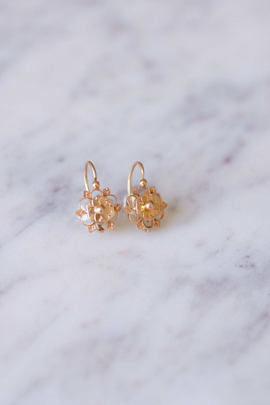 Antique pink gold sleeper flower earrings - Galerie Pénélope