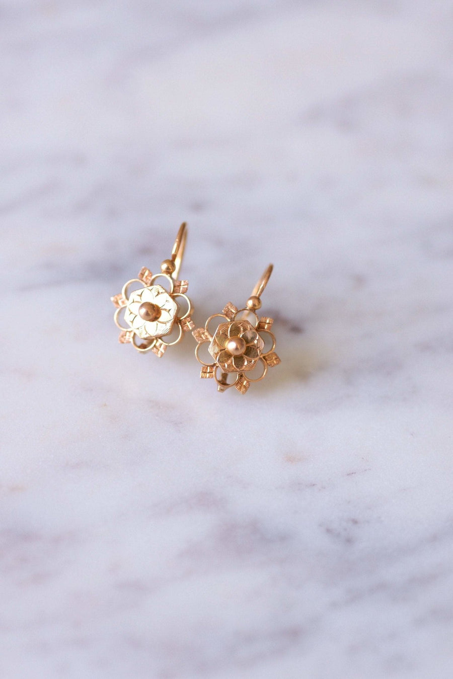 Antique pink gold sleeper flower earrings - Galerie Pénélope