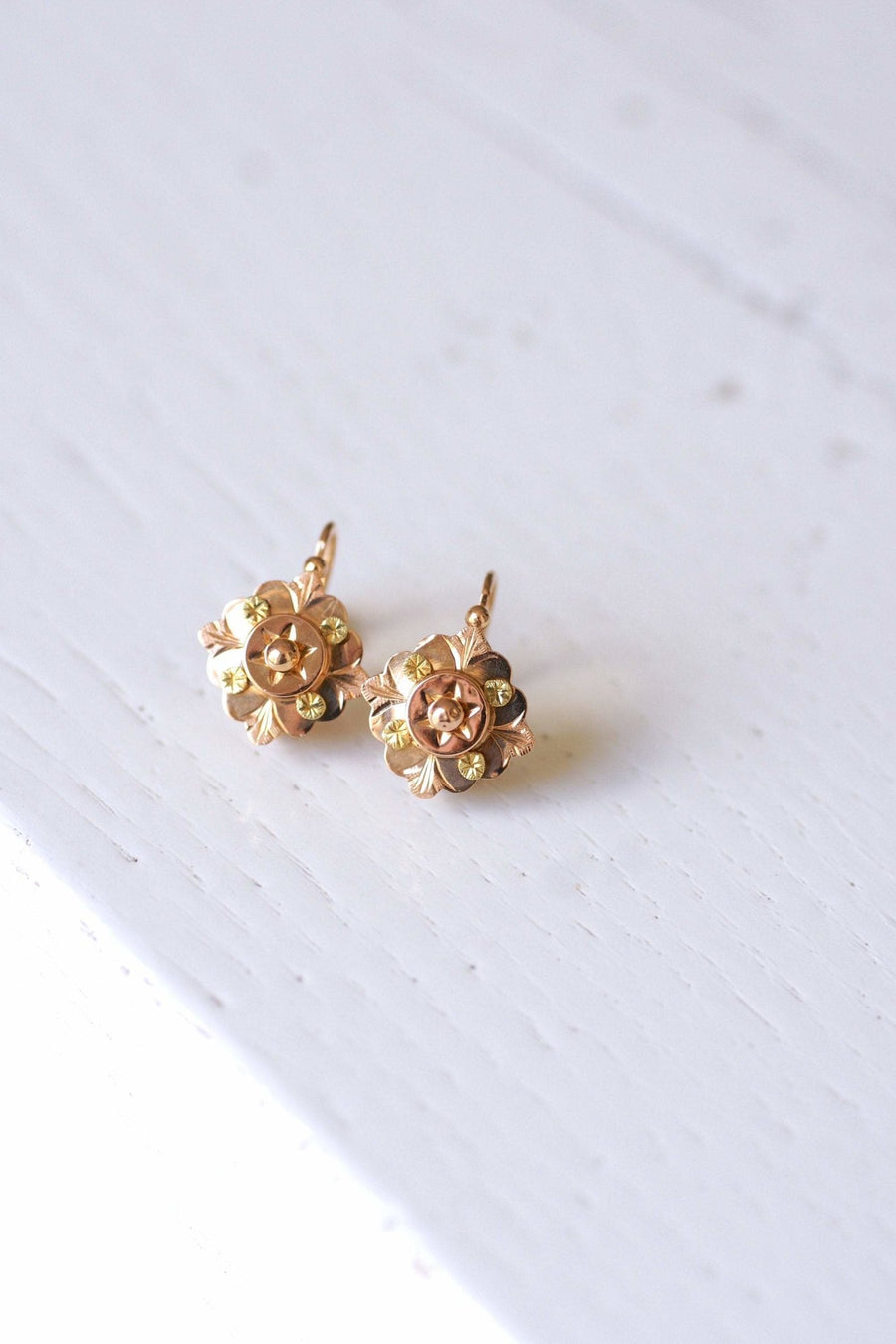 Antique pink and yellow gold sleeper flower earrings - Galerie Pénélope