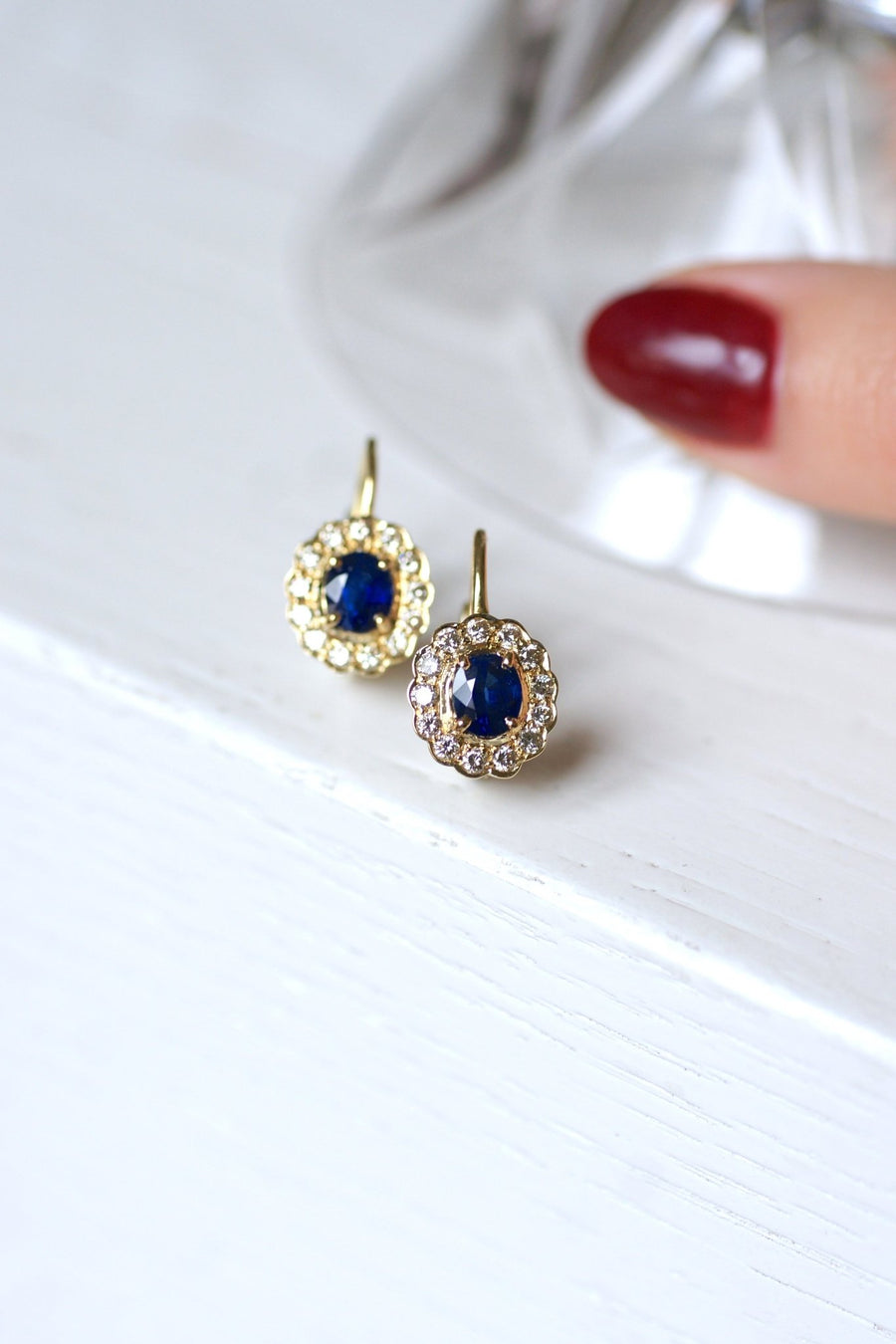 Vintage daisy earrings in yellow gold, sapphire surrounded by diamonds - Galerie Pénélope