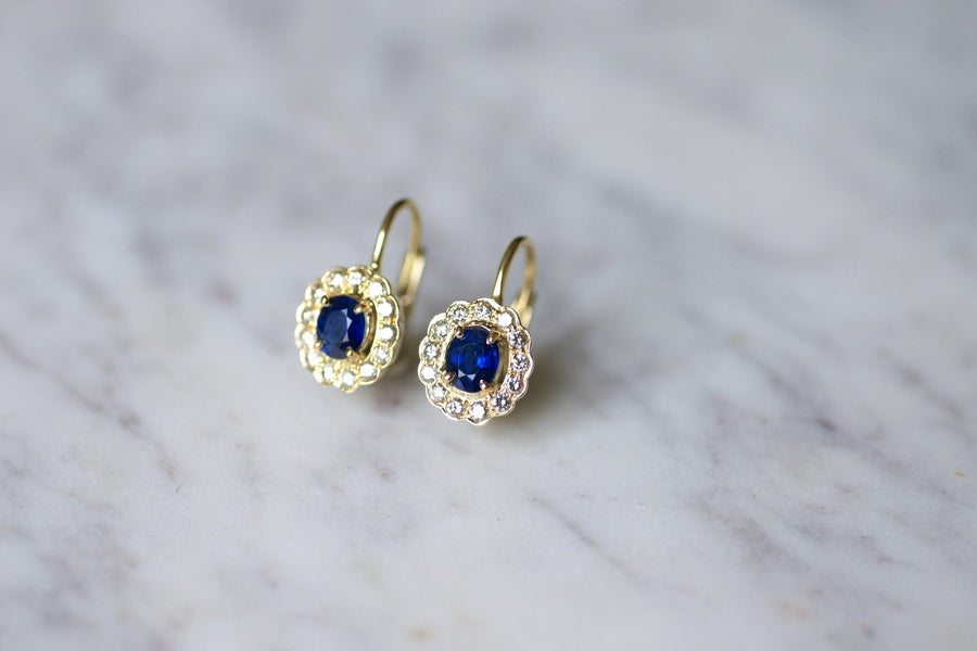 Vintage daisy earrings in yellow gold, sapphire surrounded by diamonds - Galerie Pénélope