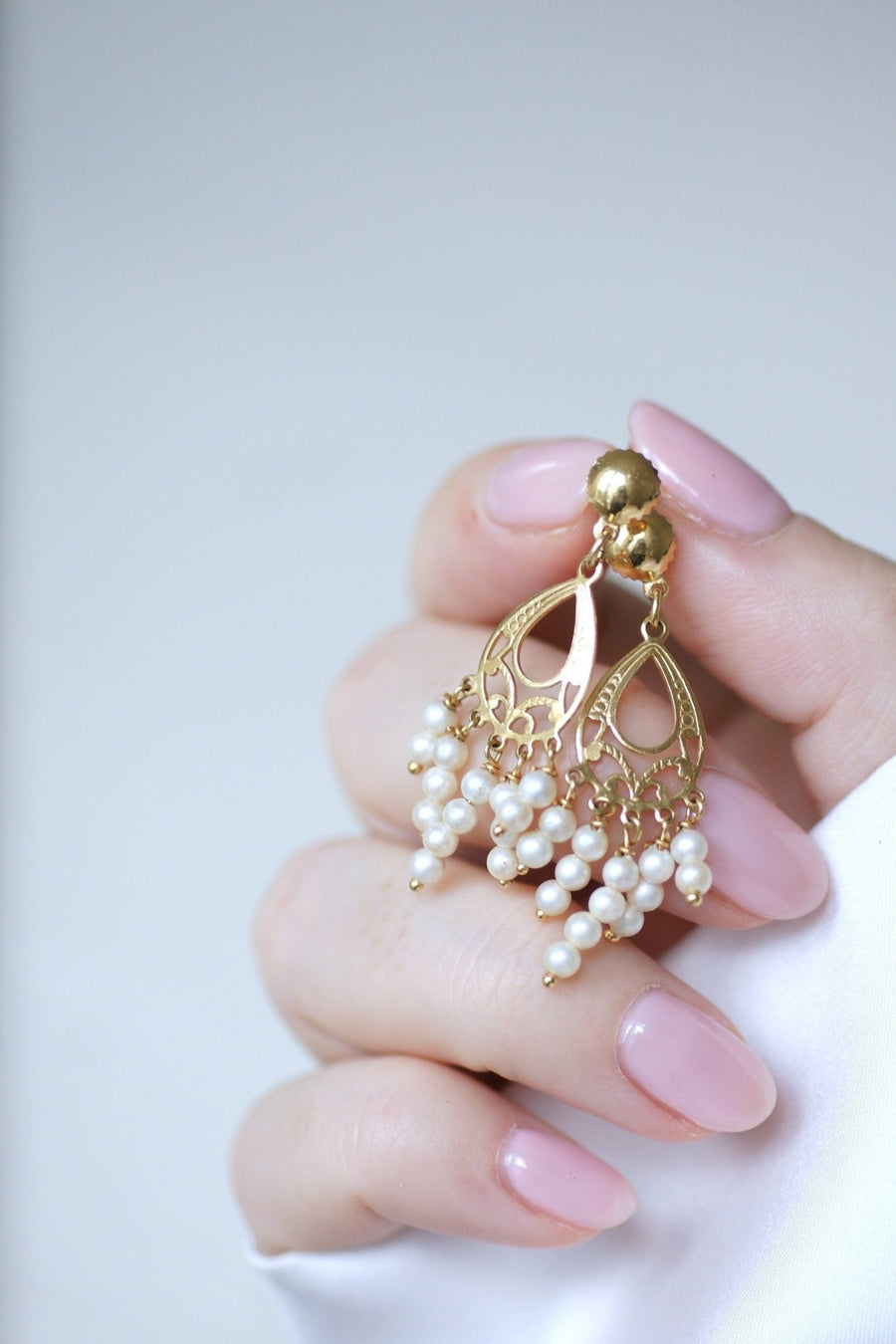 Yellow gold and pearl fringe earrings - Penelope Gallery