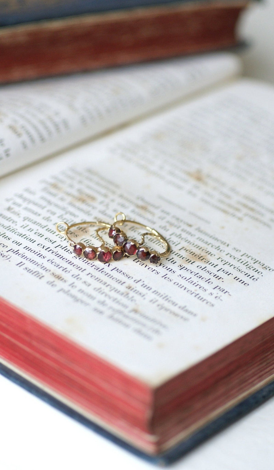 Poissardes earrings, garnets, yellow gold - Galerie Pénélope