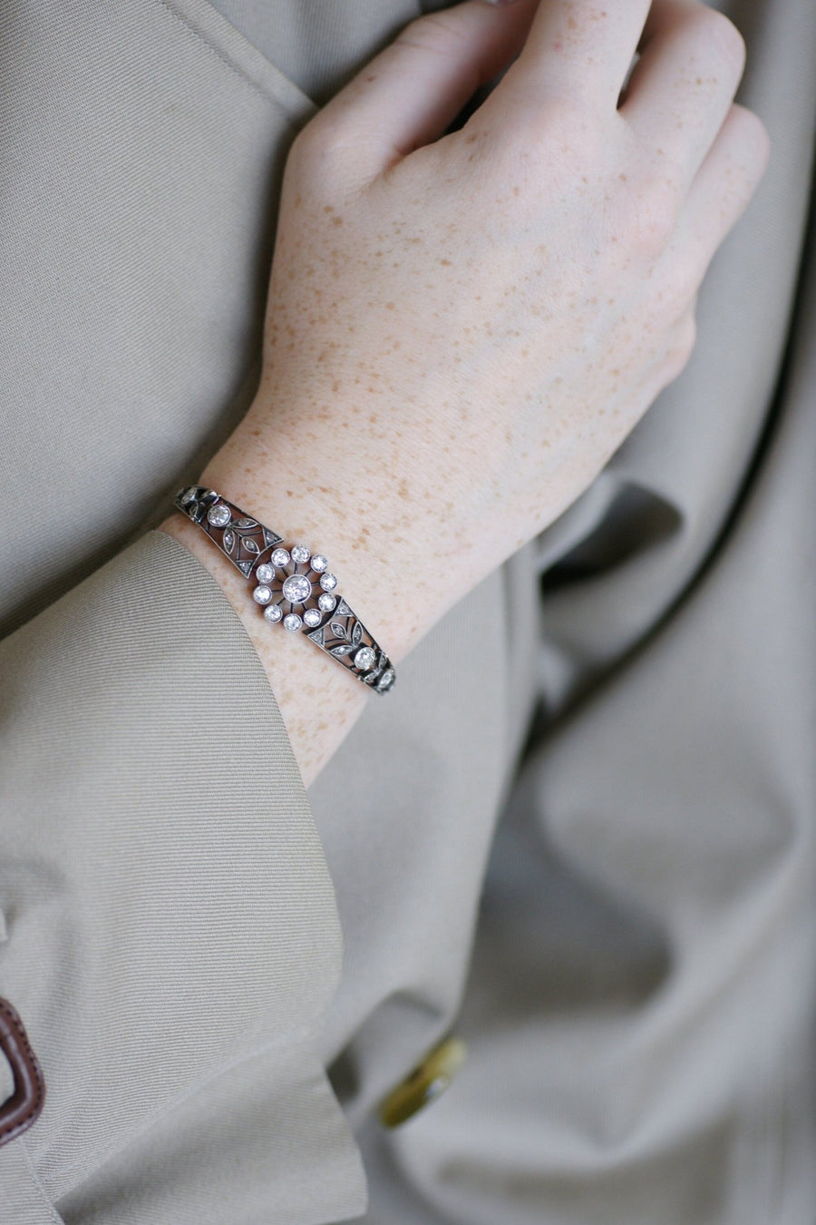 Antique daisy bracelet in pink gold, silver and diamonds - Penelope Gallery