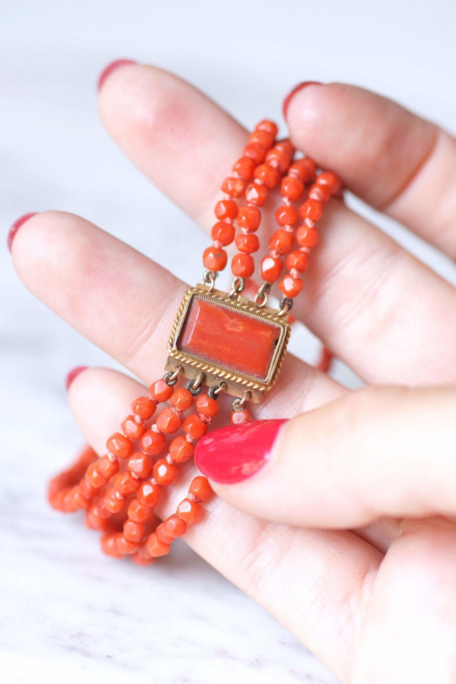 Antique coral row bracelet, gold clasp - Galerie Pénélope