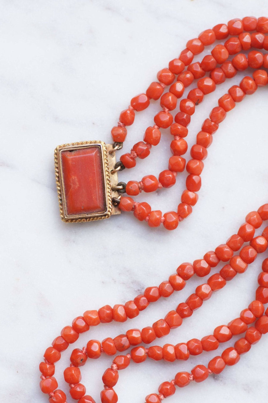 Antique coral row bracelet, gold clasp - Galerie Pénélope