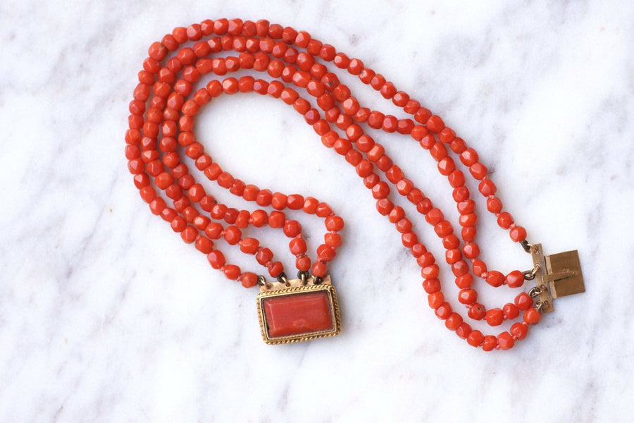 Antique coral row bracelet, gold clasp - Galerie Pénélope
