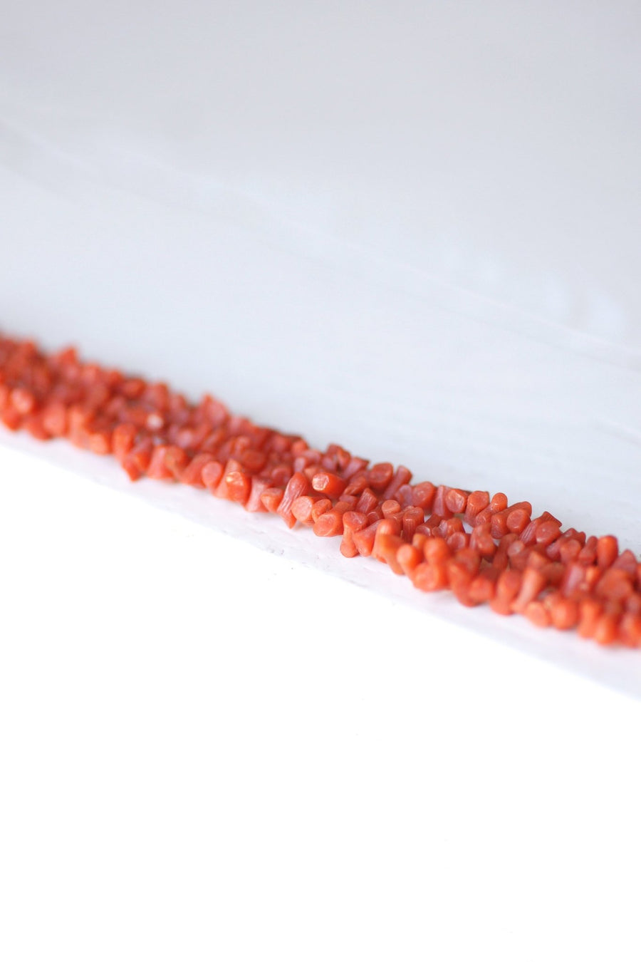 Antique three-row coral bracelet, gold clasp - Galerie Pénélope