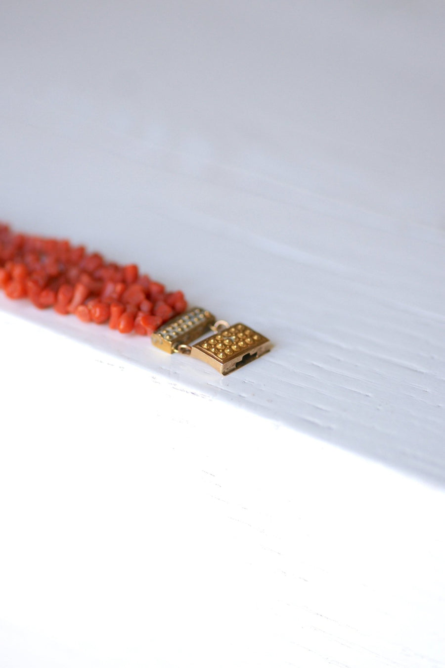 Antique three-row coral bracelet, gold clasp - Galerie Pénélope