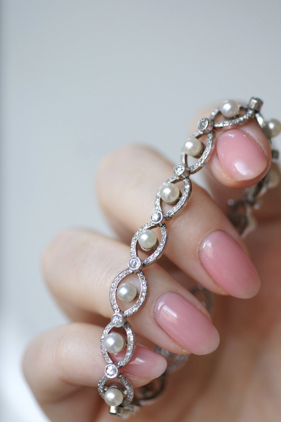 Art Deco platinum, diamonds, and pearls bracelet - Penelope Gallery
