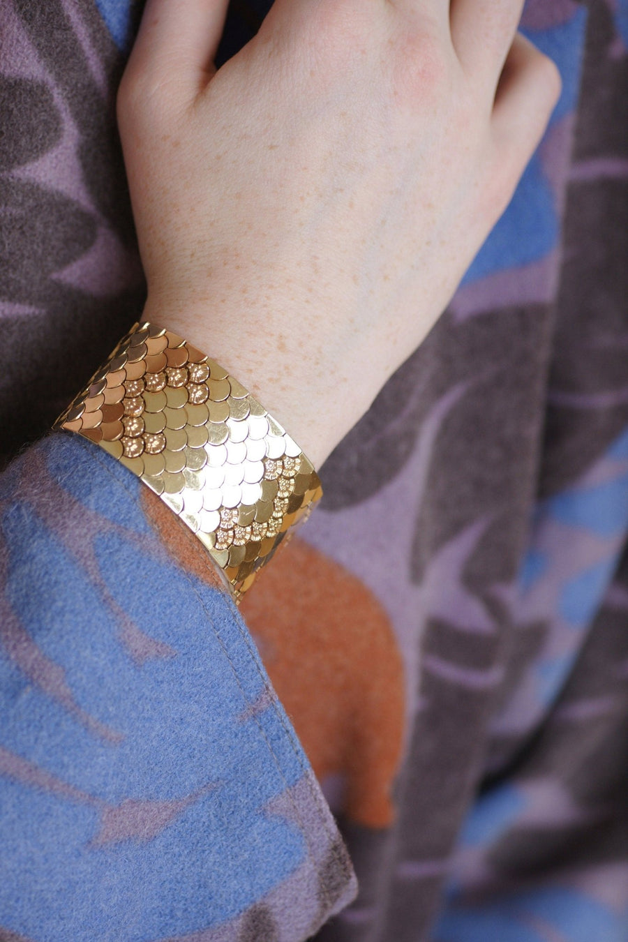 Yellow gold flexible scale cuff bracelet - Penelope Gallery