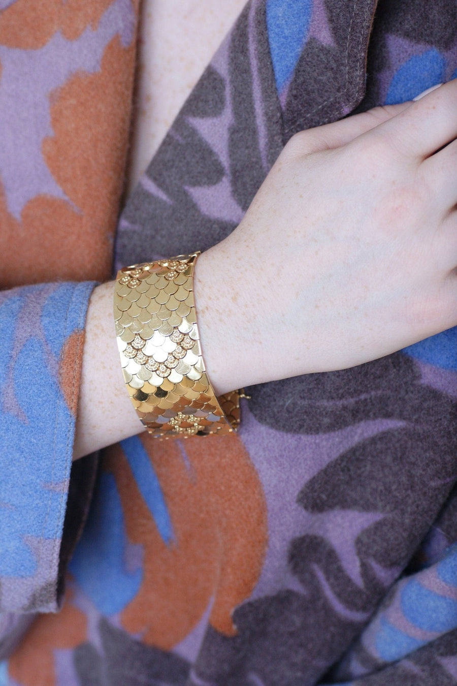 Yellow gold flexible scale cuff bracelet - Penelope Gallery