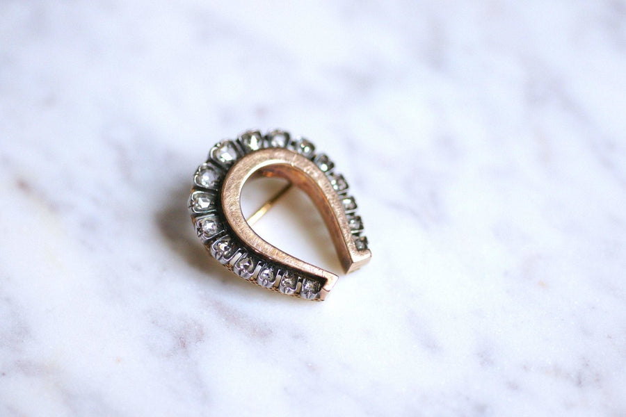 Antique horseshoe brooch set with diamonds, pink gold and silver - Galerie Pénélope