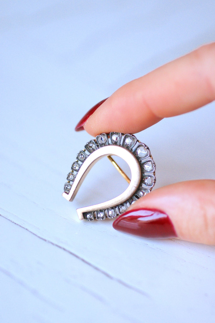 Antique horseshoe brooch set with diamonds, pink gold and silver - Galerie Pénélope