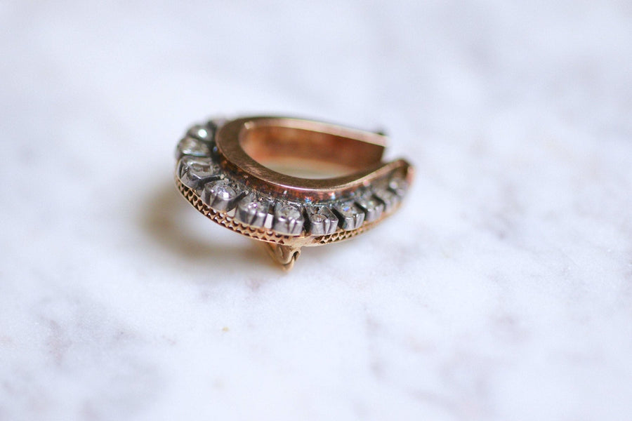 Antique horseshoe brooch set with diamonds, pink gold and silver - Galerie Pénélope