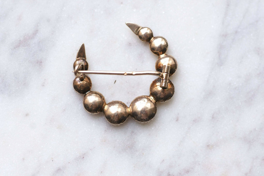 Antique moon crescent brooch in pink gold and garnets from Perpignan - Galerie Pénélope