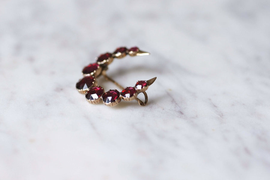 Antique moon crescent brooch in pink gold and garnets from Perpignan - Galerie Pénélope
