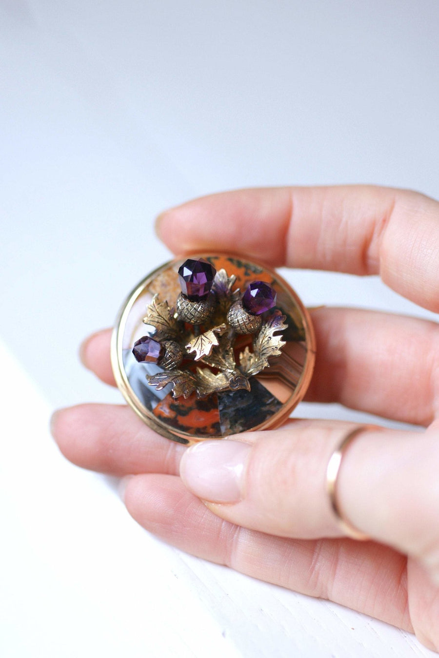 Antique Scottish thistle brooch in gold and amethyst - Galerie Pénélope