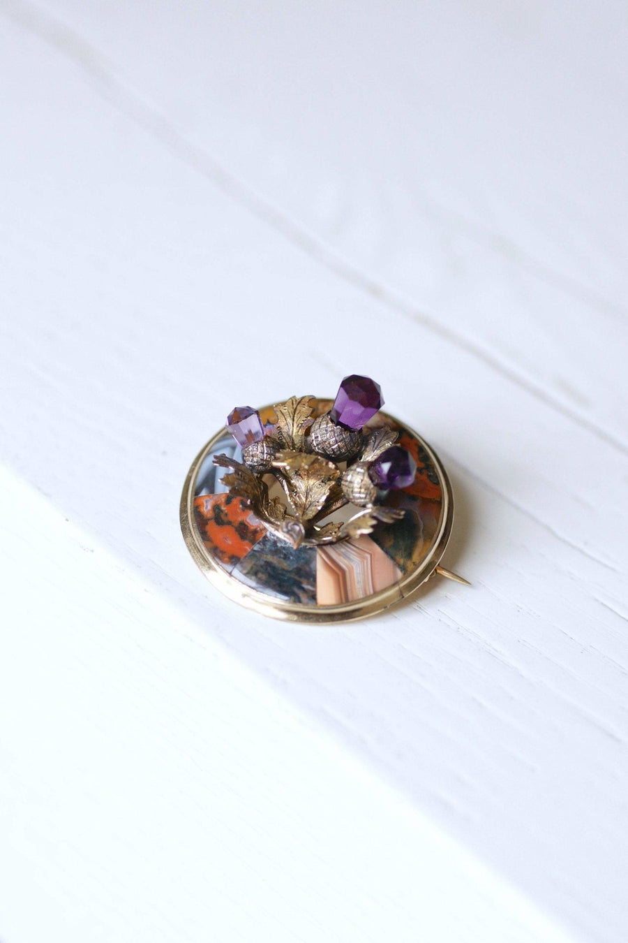 Antique Scottish thistle brooch in gold and amethyst - Galerie Pénélope