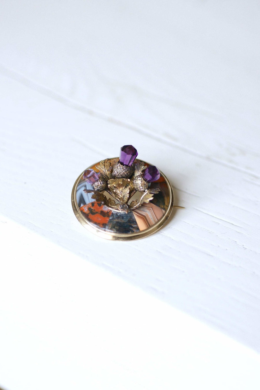 Antique Scottish thistle brooch in gold and amethyst - Galerie Pénélope