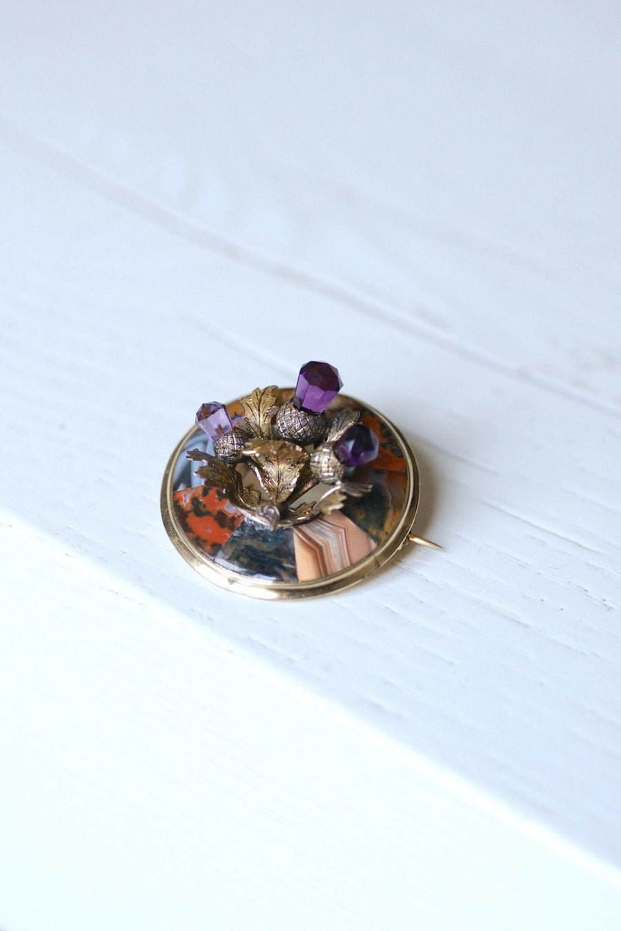 Antique Scottish thistle brooch in gold and amethyst - Galerie Pénélope