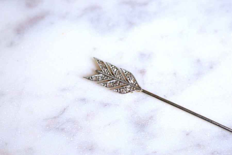 Art Deco arrow brooch in 18Kt white gold and diamonds - Galerie Pénélope