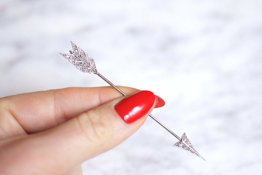 Art Deco arrow brooch in 18Kt white gold and diamonds - Galerie Pénélope