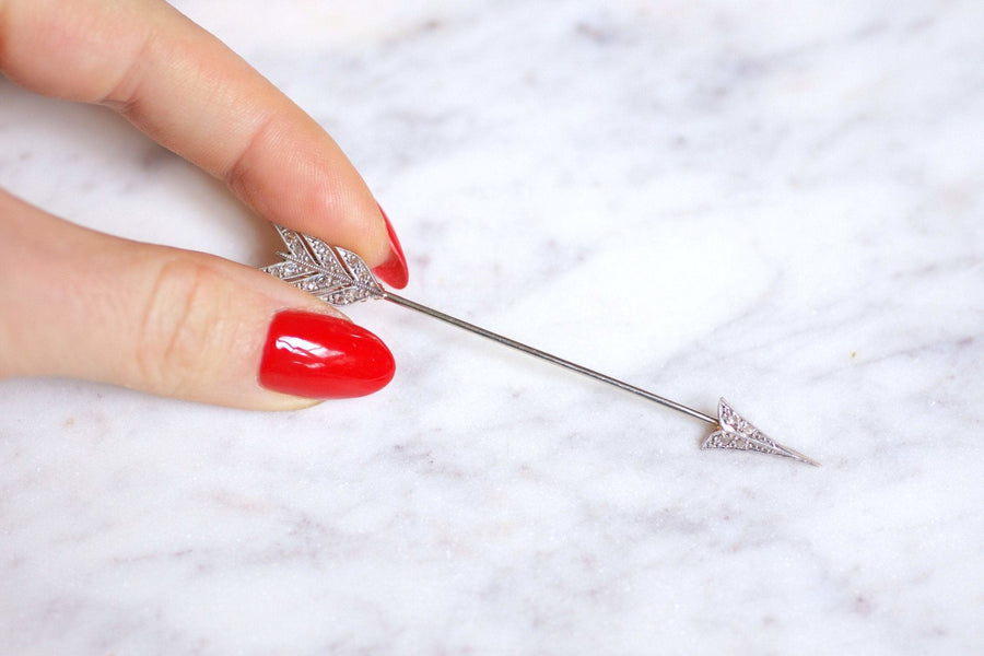 Art Deco arrow brooch in 18Kt white gold and diamonds - Galerie Pénélope