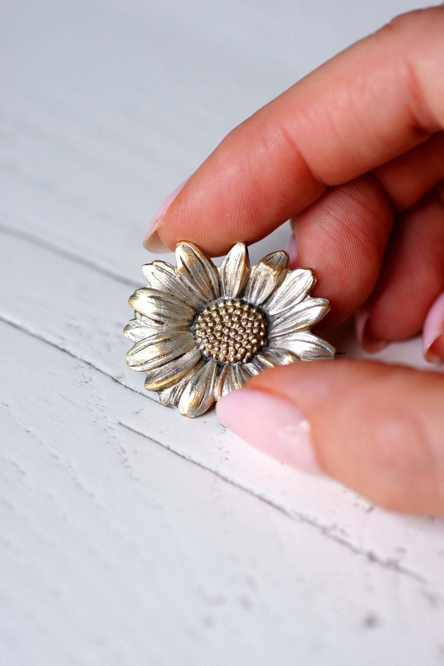 Vintage daisy flower brooch signed Mellerio in metal, Circa 1930 - Penelope Gallery