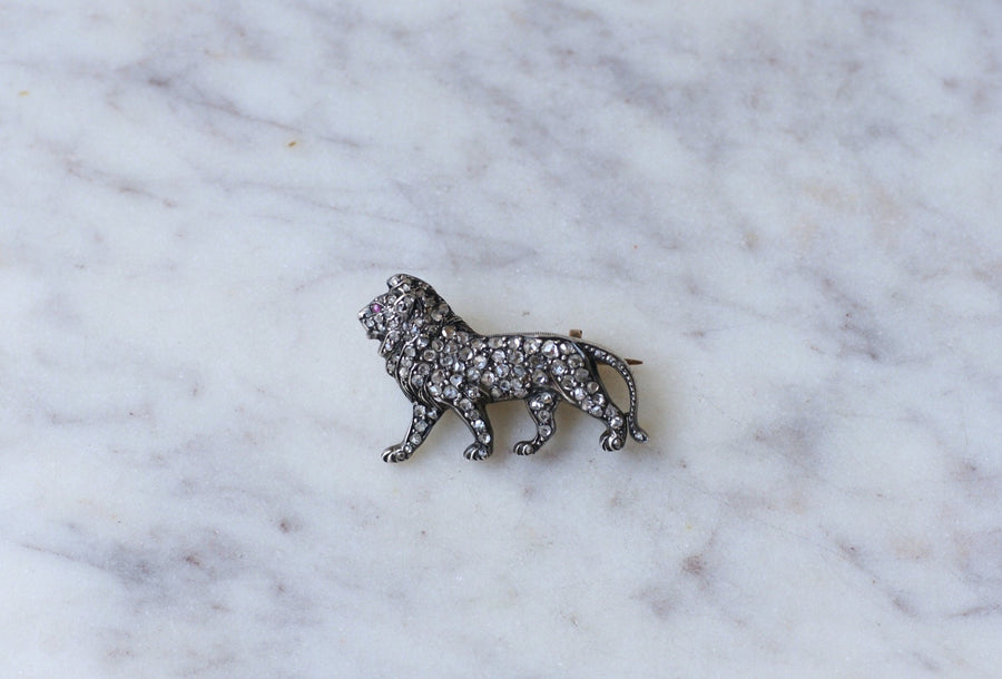 Lion brooch with diamonds - Penelope Gallery