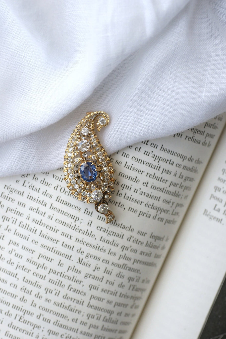Diamond and sapphire paisley brooch - Galerie Pénélope