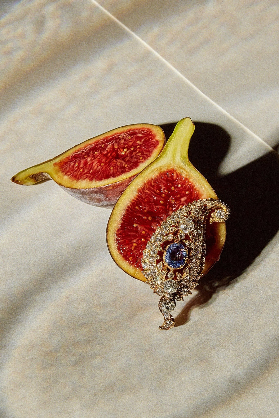 Diamond and sapphire paisley brooch - Galerie Pénélope