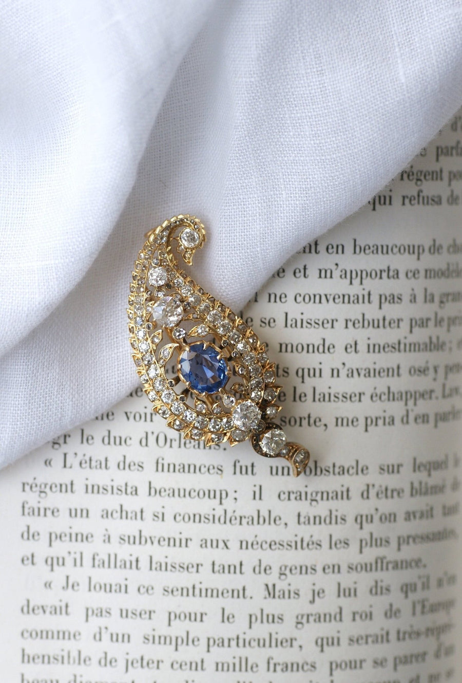 Diamond and sapphire paisley brooch - Galerie Pénélope