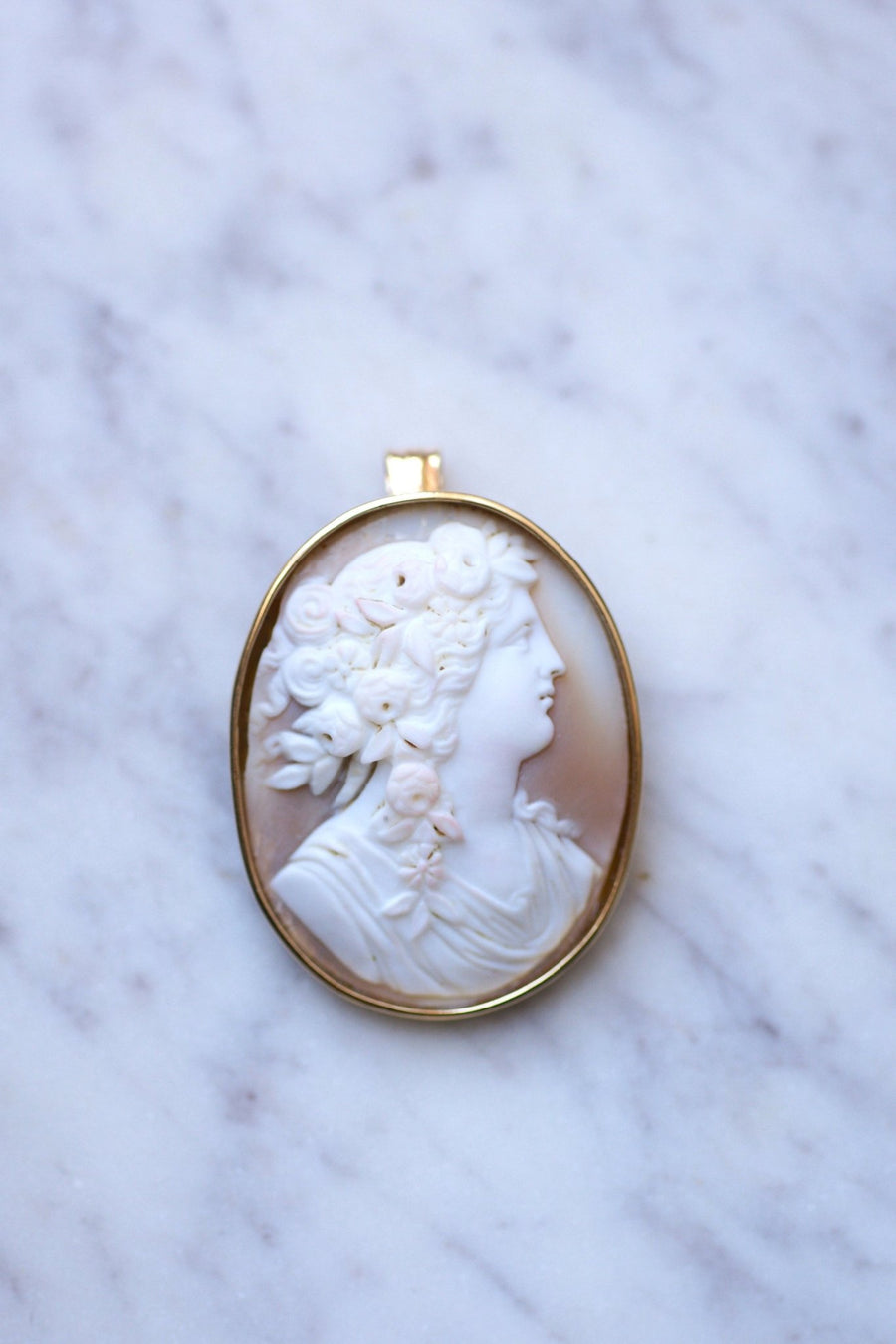 Oval yellow gold and shell cameo pendant brooch - Galerie Pénélope