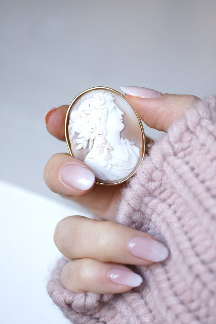 Oval yellow gold and shell cameo pendant brooch - Galerie Pénélope