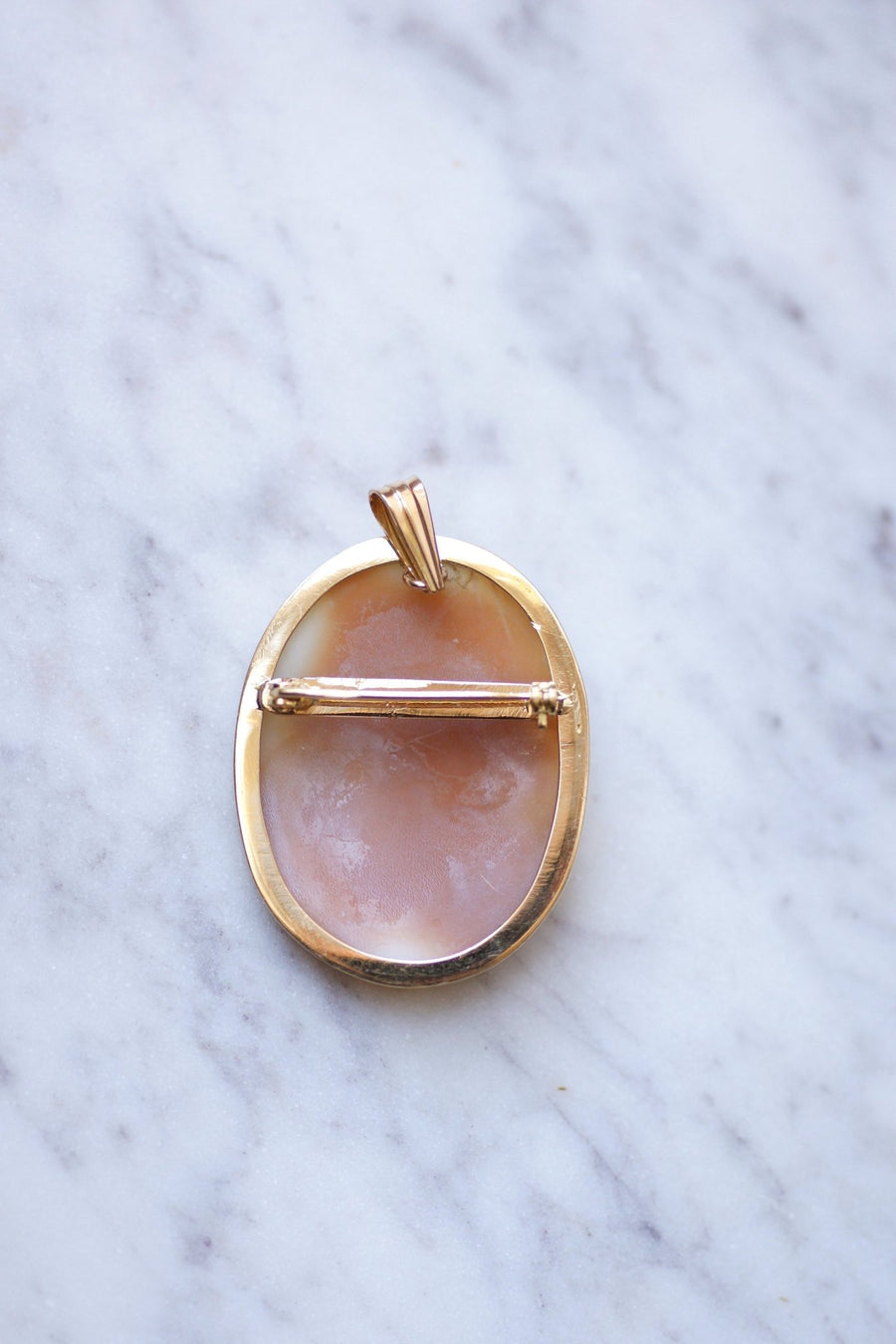 Oval yellow gold and shell cameo pendant brooch - Galerie Pénélope