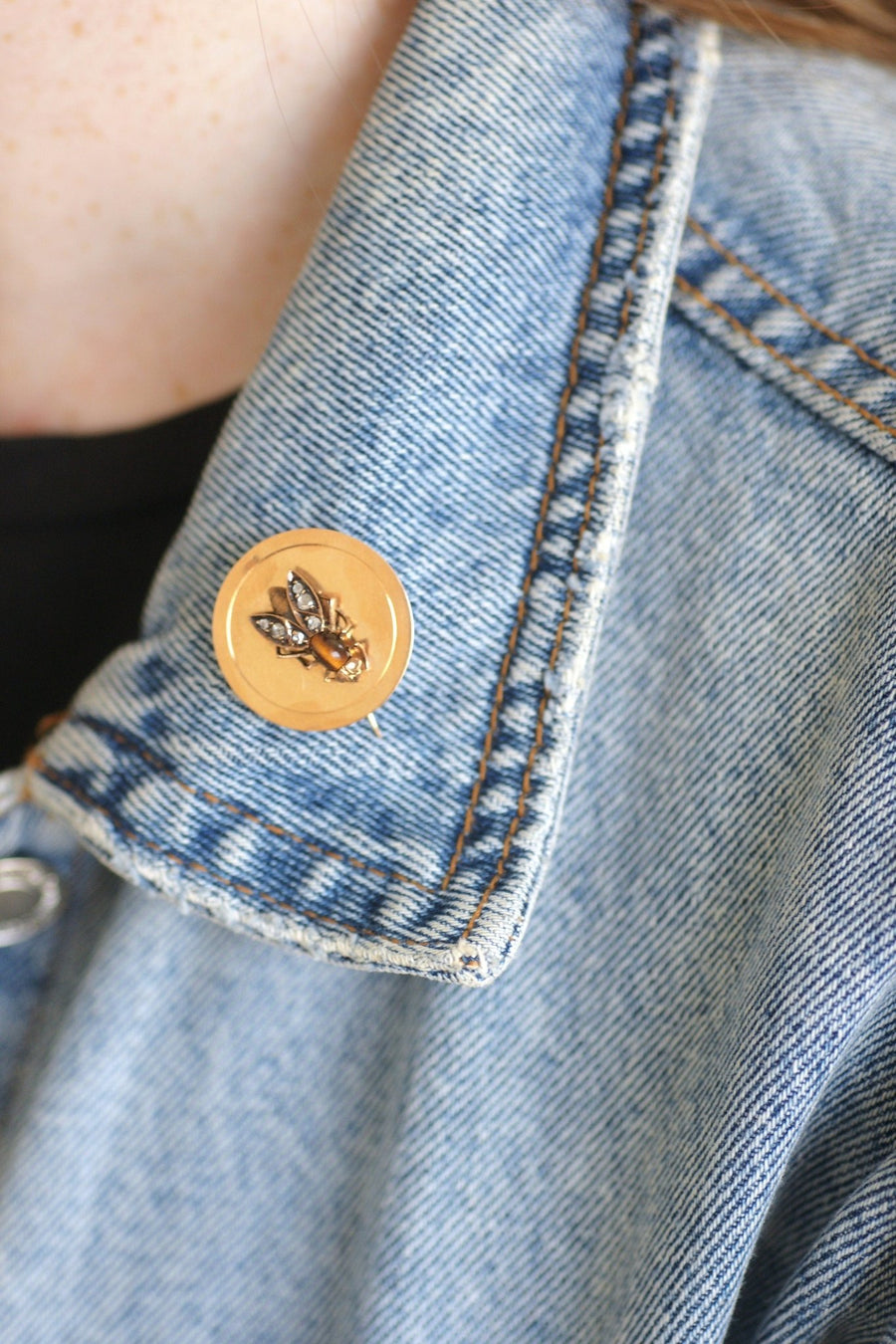 Round bee, tiger eye and diamond brooch - Galerie Pénélope
