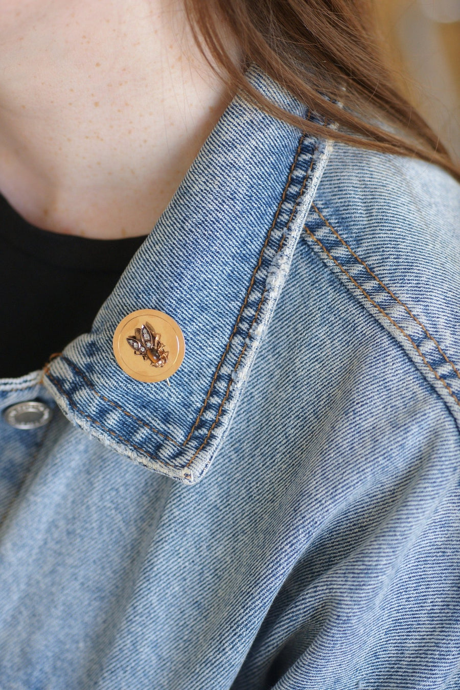 Round bee, tiger eye and diamond brooch - Galerie Pénélope
