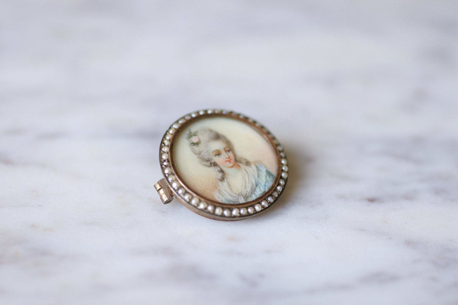 Antique Victorian brooch miniature surrounded by pearls, gilt - Galerie Pénélope