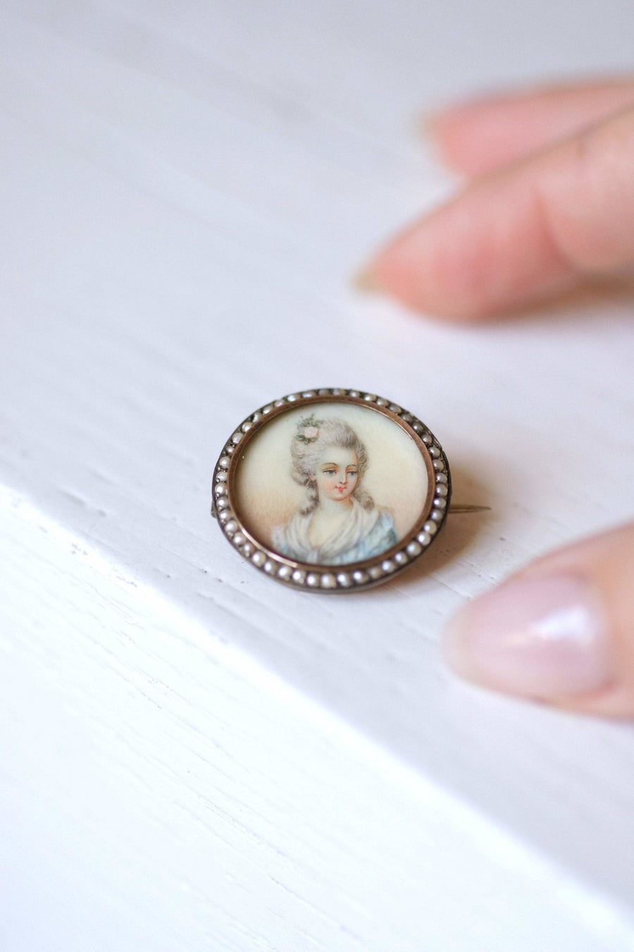 Antique Victorian brooch miniature surrounded by pearls, gilt - Galerie Pénélope