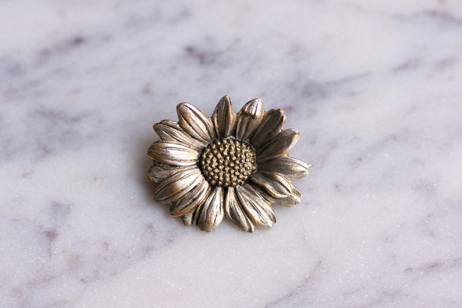 Vintage daisy flower brooch signed Mellerio in metal, Circa 1930 - Penelope Gallery