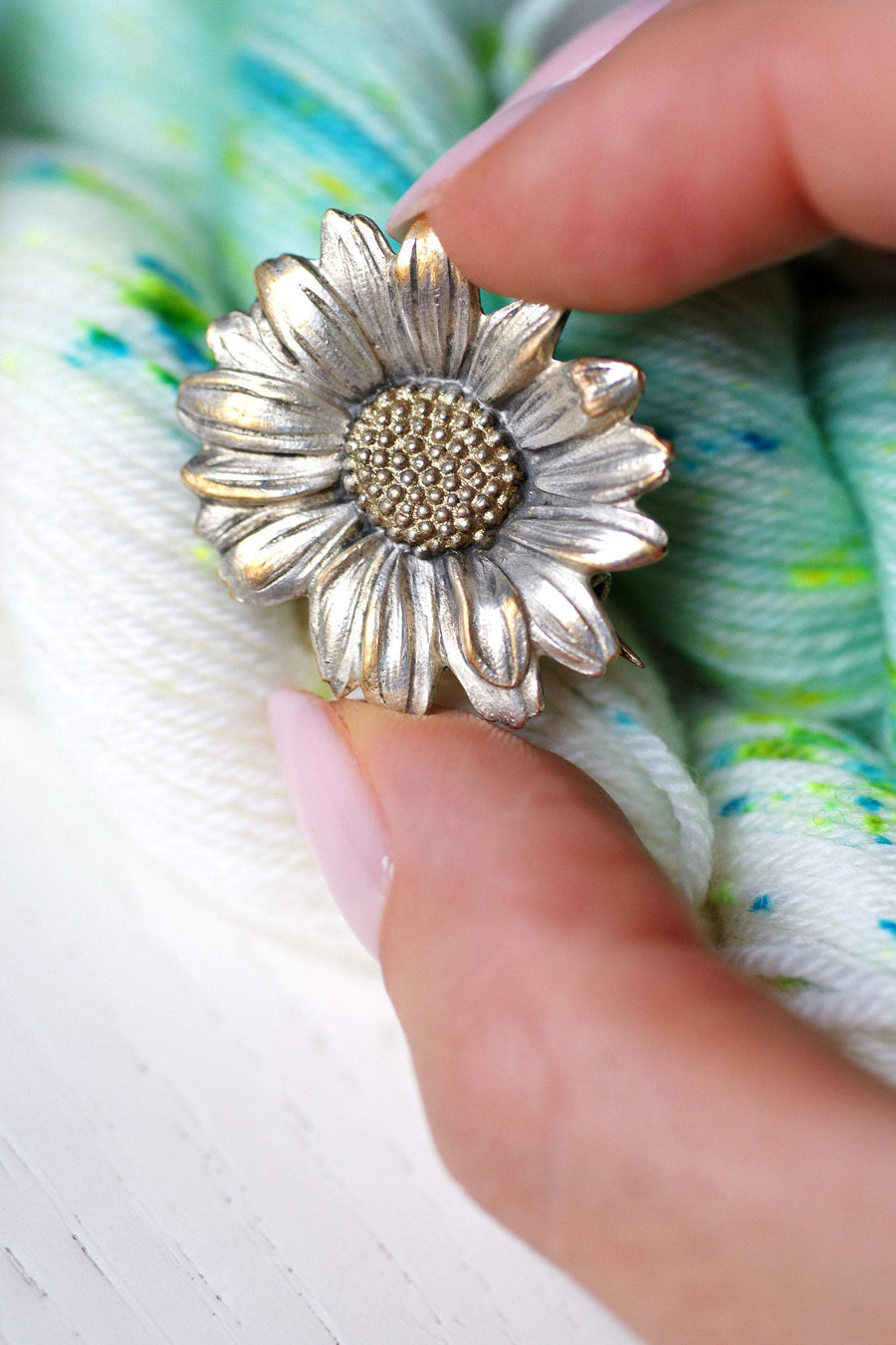 Vintage daisy flower brooch signed Mellerio in metal, Circa 1930 - Penelope Gallery