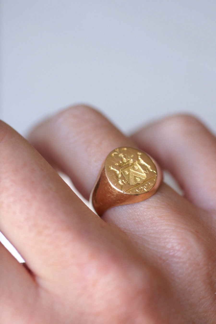 Antique gold heraldic signet ring - Penelope Gallery