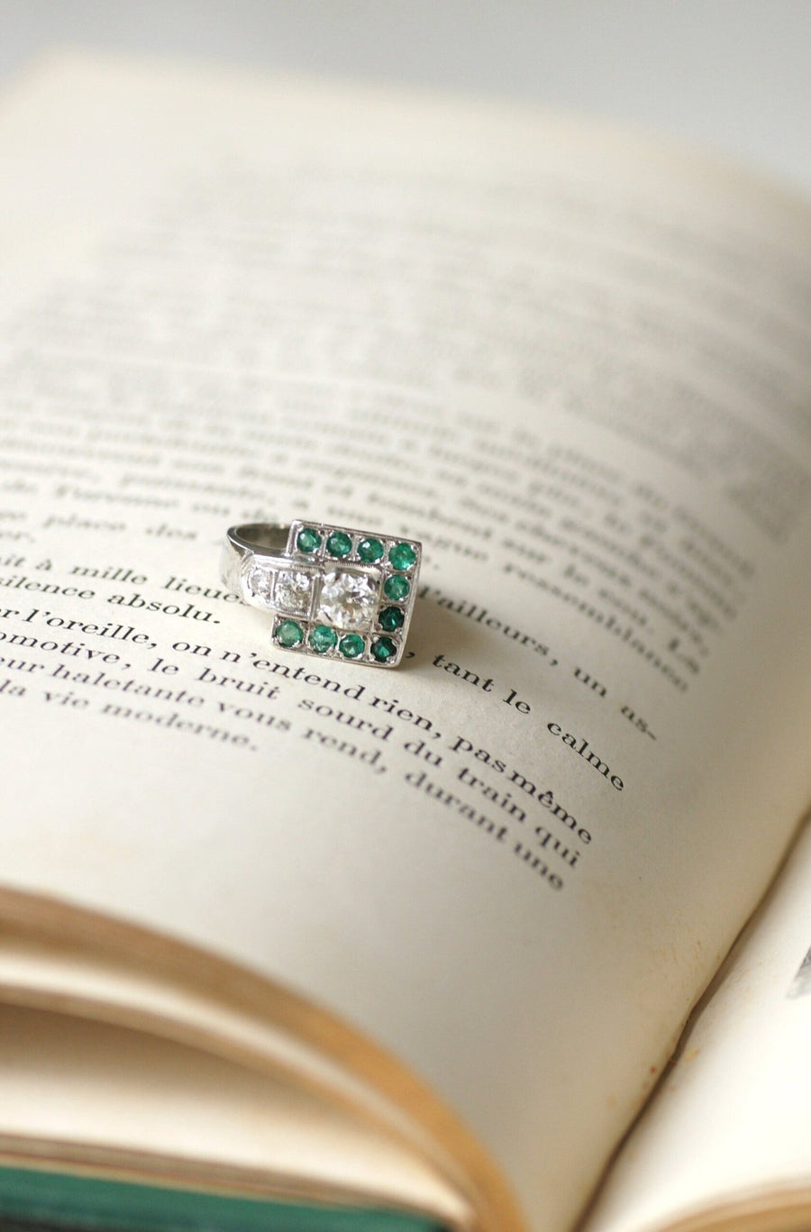 Art Deco emeralds and diamonds signet ring - Penelope Gallery