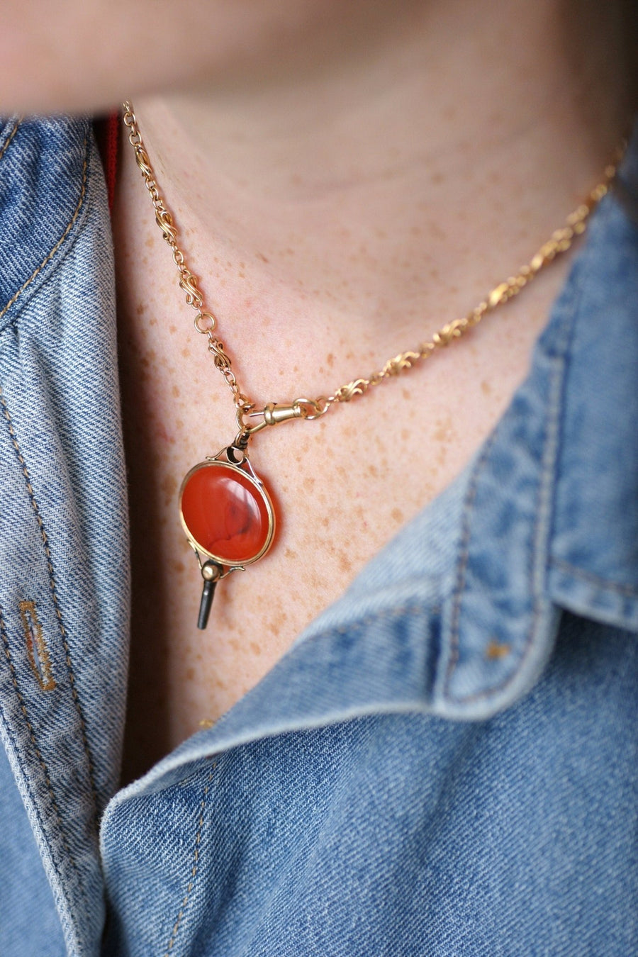 Antique watch key in rose gold and carnelian - Penelope Gallery
