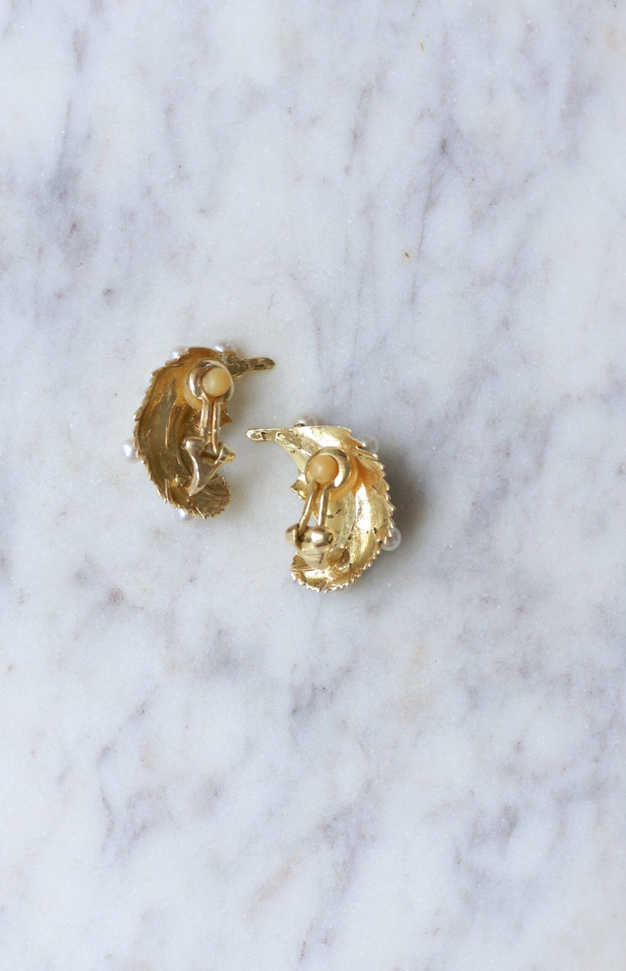 Yellow gold feather earrings with pearls - Penelope Gallery