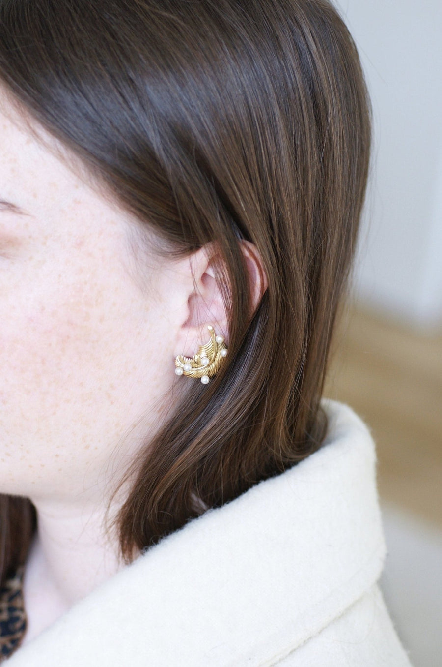 Yellow gold feather earrings with pearls - Penelope Gallery