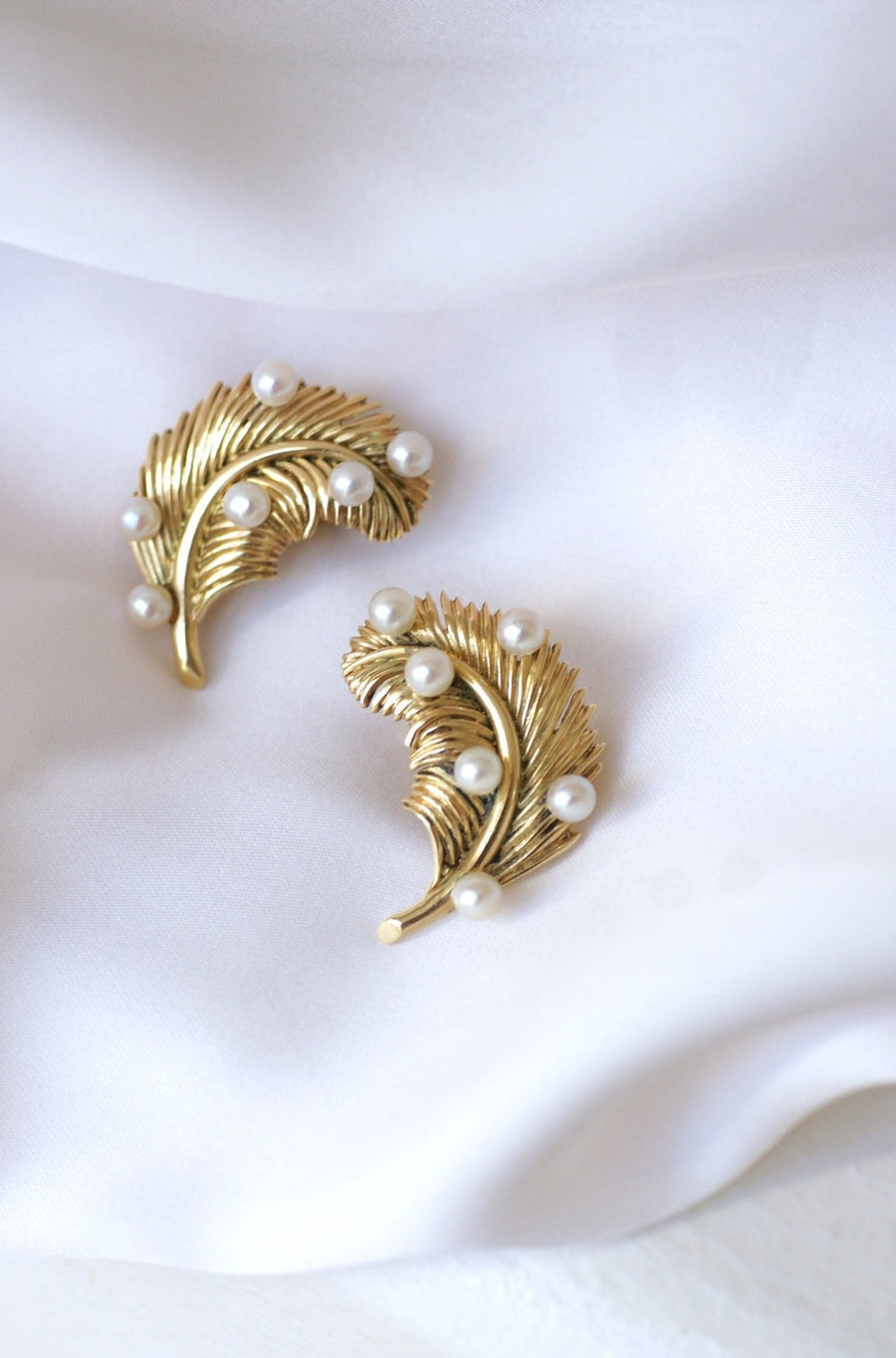 Yellow gold feather earrings with pearls - Penelope Gallery