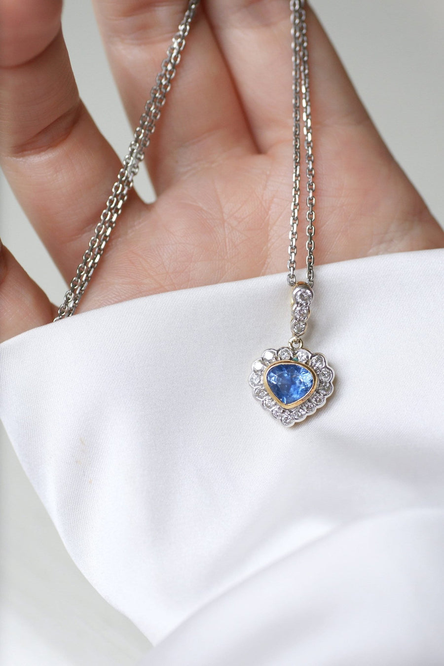 Ceylon sapphire and diamond heart pendant necklace - Galerie Pénélope